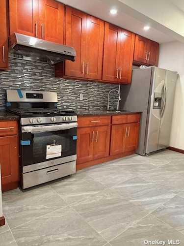 163-01 72 Ave Fresh Meadows, NY 11365