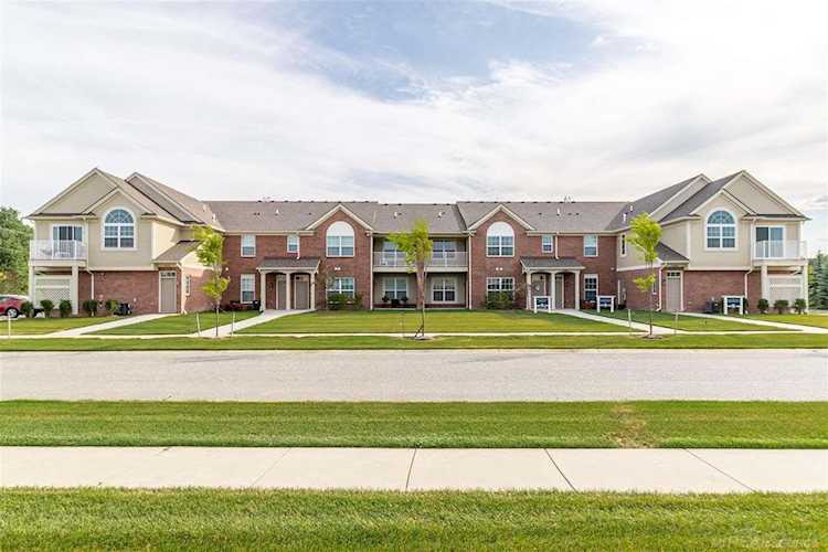 22087 Andover Dr Macomb, MI 48042