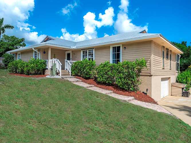 9205 SE Karin Street Hobe Sound, FL 33455