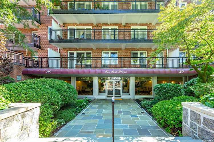 30 Stoner Ave #1-R Great Neck, NY 11021