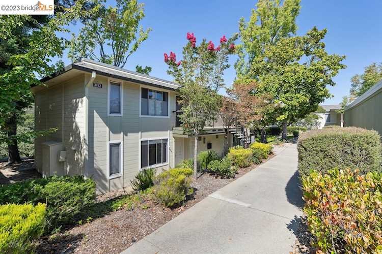 3152 Ptarmigan Dr #4 Walnut Creek, CA 94595