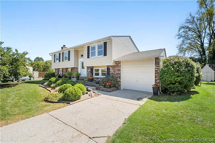772 Flatwood Dr Clarksville, IN 47129