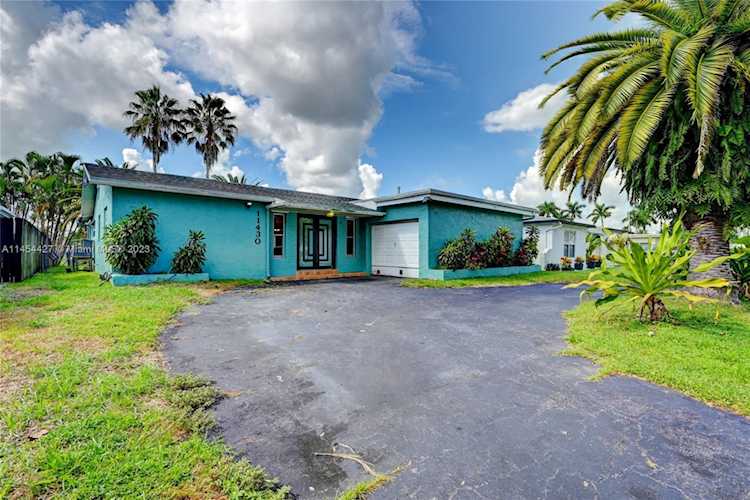 11430 NW 42nd St Sunrise, FL 33323
