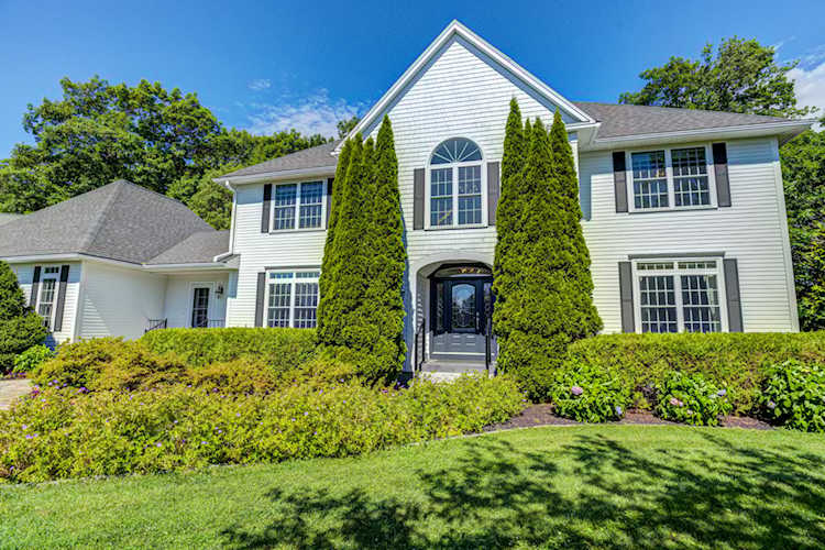 97 Ocean Heights Ln Ogunquit, ME 03907