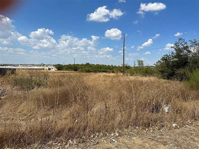 121 Calvin Smith LN Jarrell, TX 76537