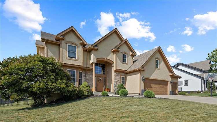 9604 N Arlington Ave Kansas City, MO 64157