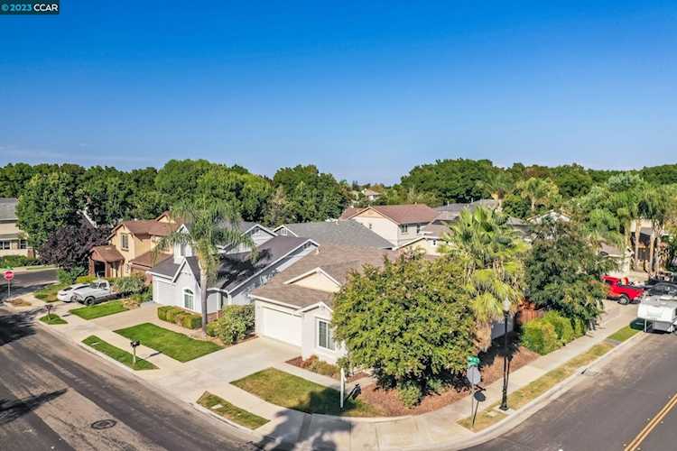 553 Ash St Brentwood, CA 94513