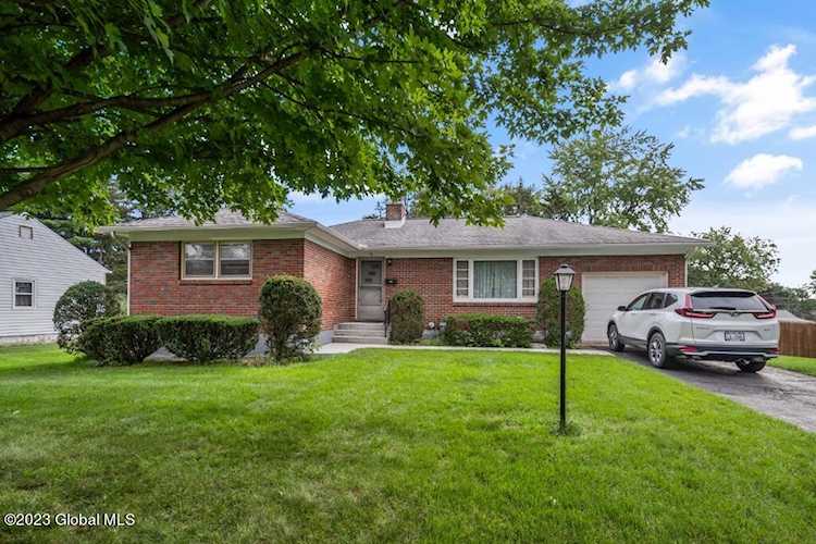 15 W Glenwood Dr Latham, NY 12110