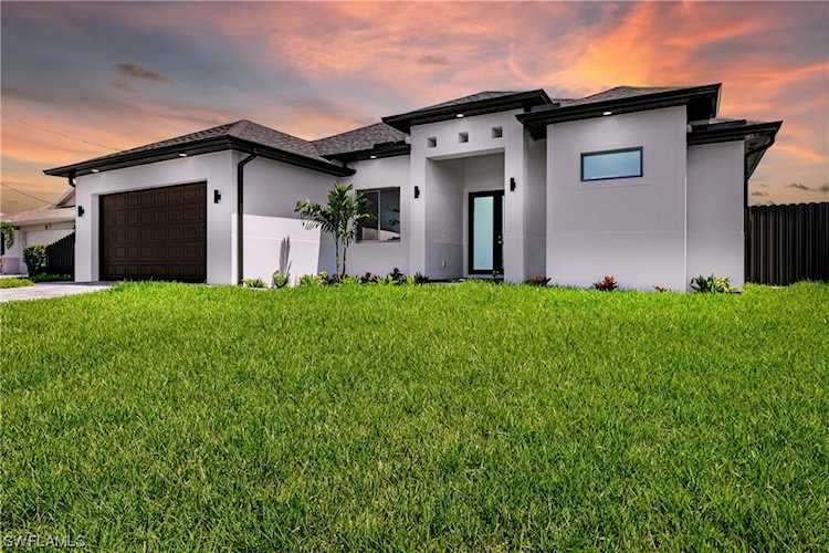 221 SW 31st Place Cape Coral, FL 33991
