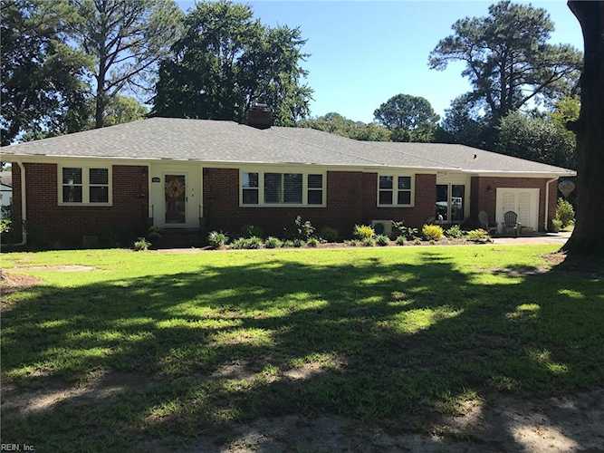 310 Red Point Dr Smithfield, VA 23430