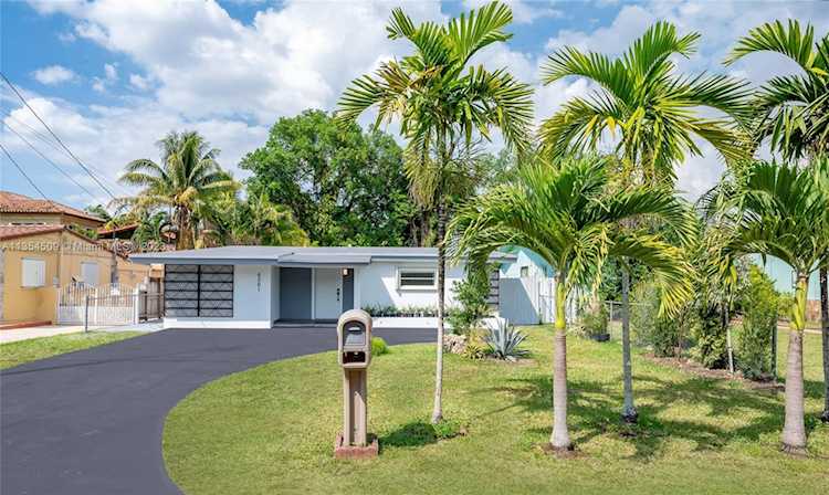 6261 SW 27th St Miami, FL 33155