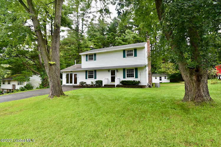 43 Weston Dr Clifton Park, NY 12065