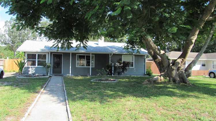 1607 30th St W Bradenton, FL 34205