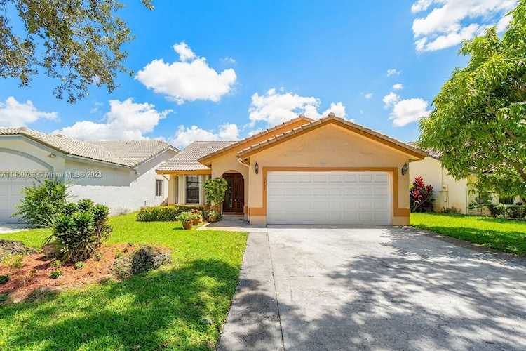 2437 NW 95th Ave Coral Springs, FL 33065