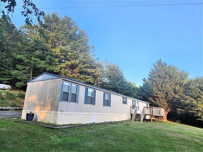 2751 Julia Simpkins Hiwassee, VA 24347