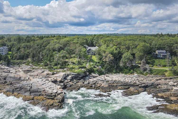 45 Martha Beck Dr Bristol, ME 04539