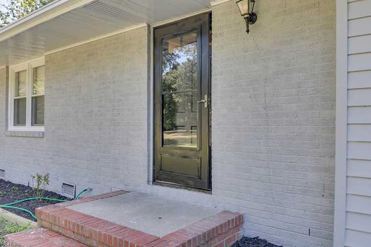 45 Curtis Dr Newport News, VA 23603