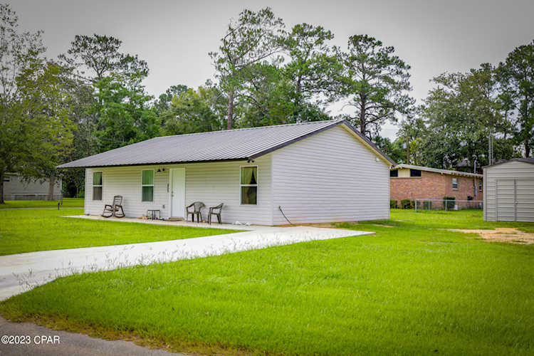 5985 Webb St Graceville, FL 32440