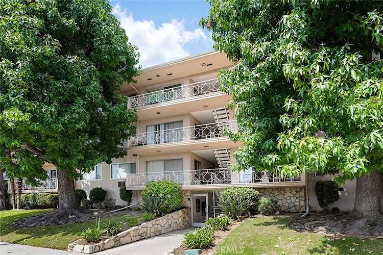 107 W Mountain St #E Glendale, CA 91202 | MLS GD23174360 Photo 1