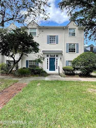 4304 Plaza Gate LN Jacksonville, FL 32217