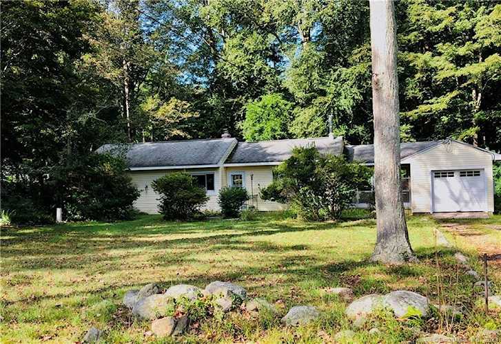 6 Melody Ln Essex, CT 06442
