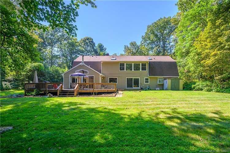 15 Dillon Rd Woodbridge, CT 06525