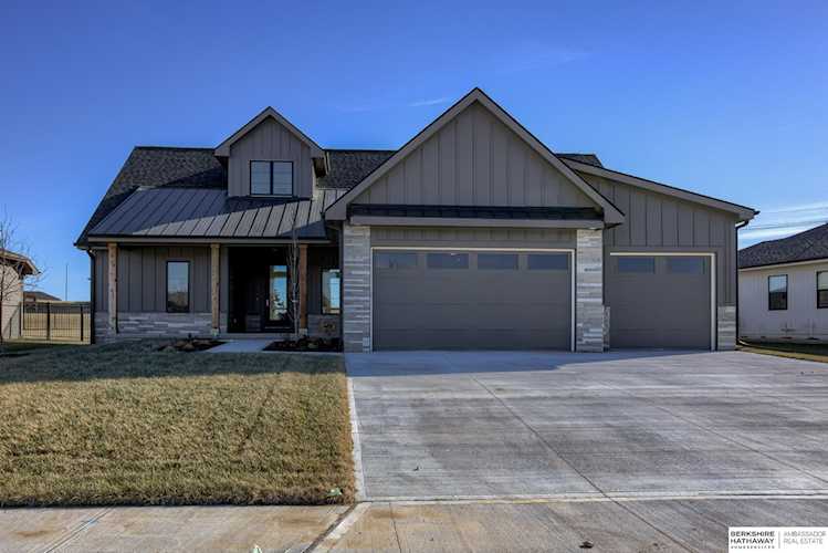 10225 Cove Hollow Dr Papillion, NE 68046