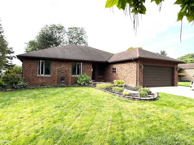 31684 Twin Oaks Dr Chesterfield, MI 48047