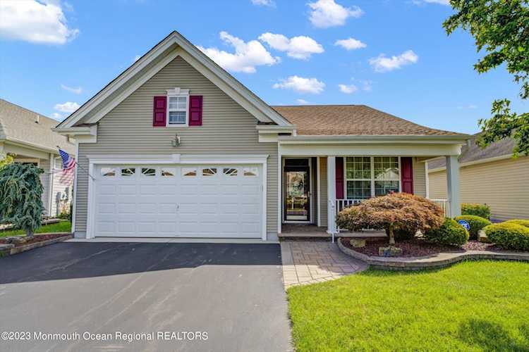 162 Huntington Dr Jackson, NJ 08527