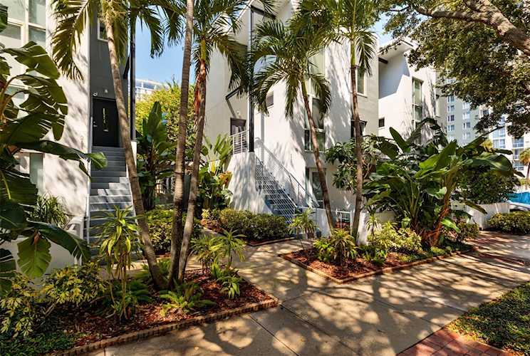 329 4th Ave S St. Petersburg, FL 33701