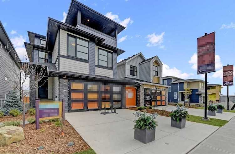 645 Cranbrook Gardens SE Calgary, AB T3M 3E6