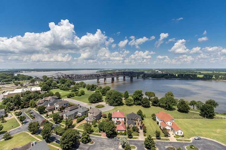 717 Riverside Dr Memphis, TN 38103