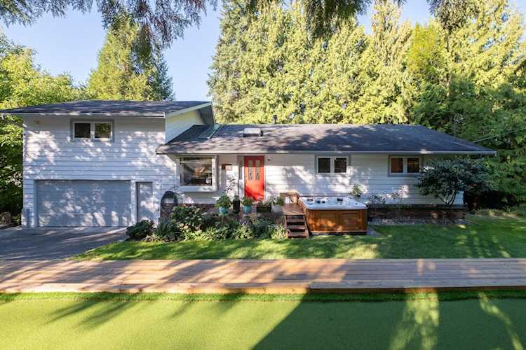 412 Elm Street Port Moody, BC V3H 2Z4