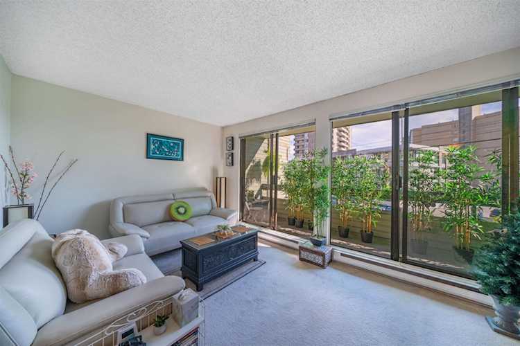 2119 Bellevue Avenue #204 West Vancouver, BC V7V 1C2