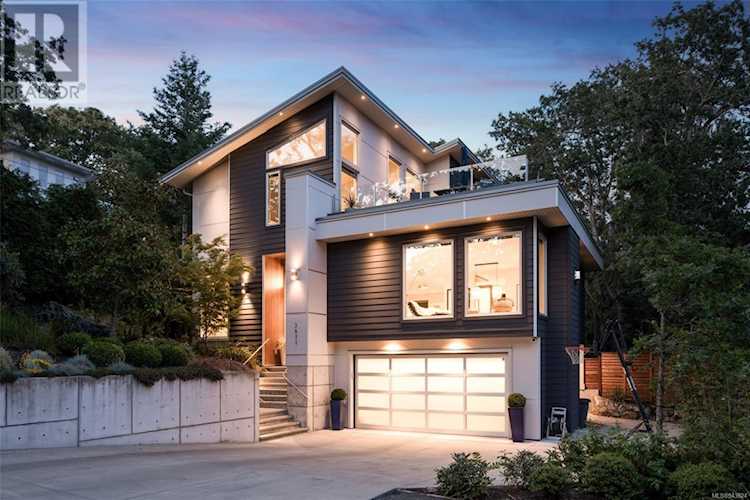 3411 Mayfair Drive Saanich, BC V8P1P8