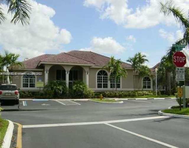 3241 Sabal Palm Mnr #101 Davie, FL 33024