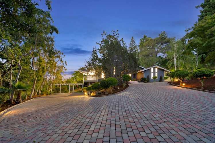 12190 Padre Ct LOS ALTOS HILLS, CA 94022