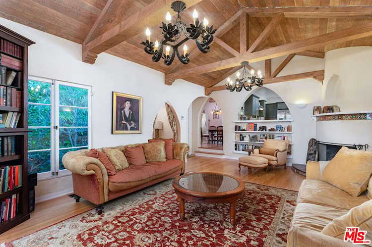 3895 Fredonia Dr Los Angeles, CA 90068