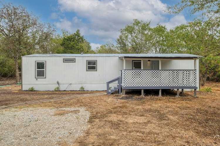 23010 Beth DR Elgin, TX 78621