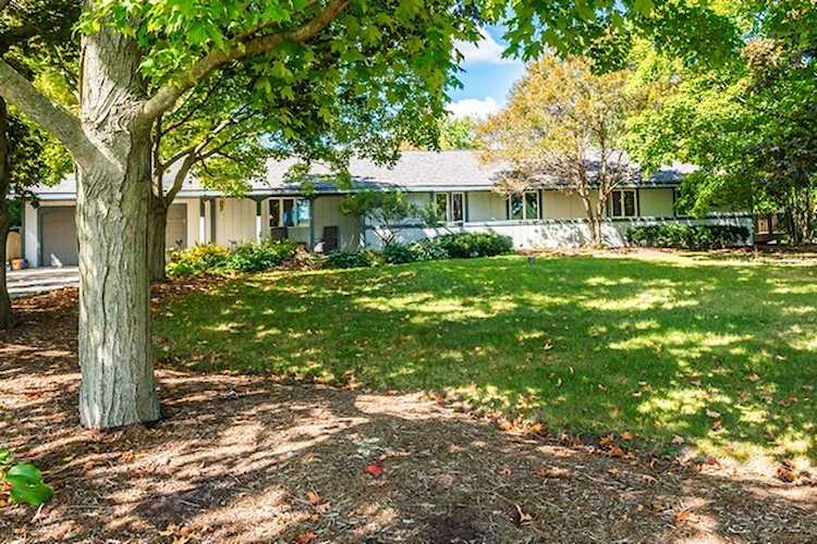5213 Briarwood Rd Woodstock, IL 60098