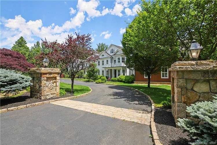 31 Woody Ln Westport, CT 06880