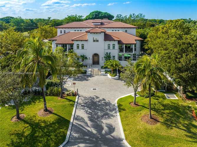 1228 Anastasia Ave #203 Coral Gables, FL 33134