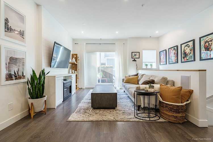1661 Fraser Avenue #612 Port Coquitlam, BC V3B 0B6