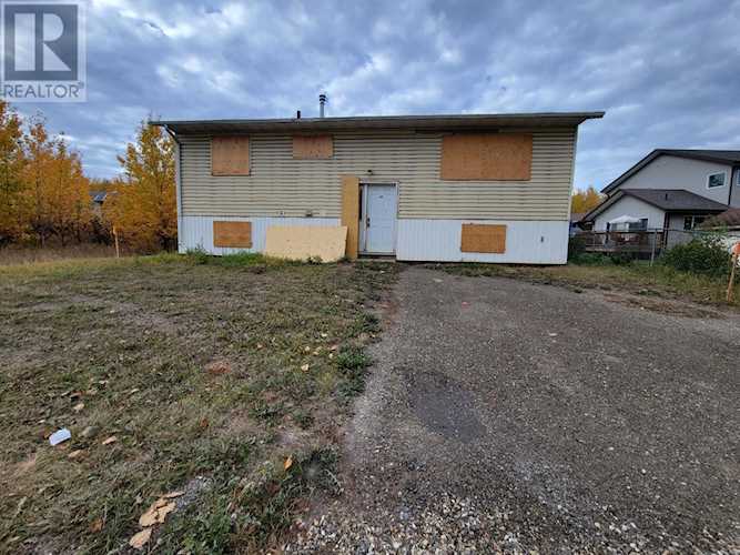 5121 Nicholson Road Chetwynd, BC V0C1J0. MLS listing 201172. Photo 1