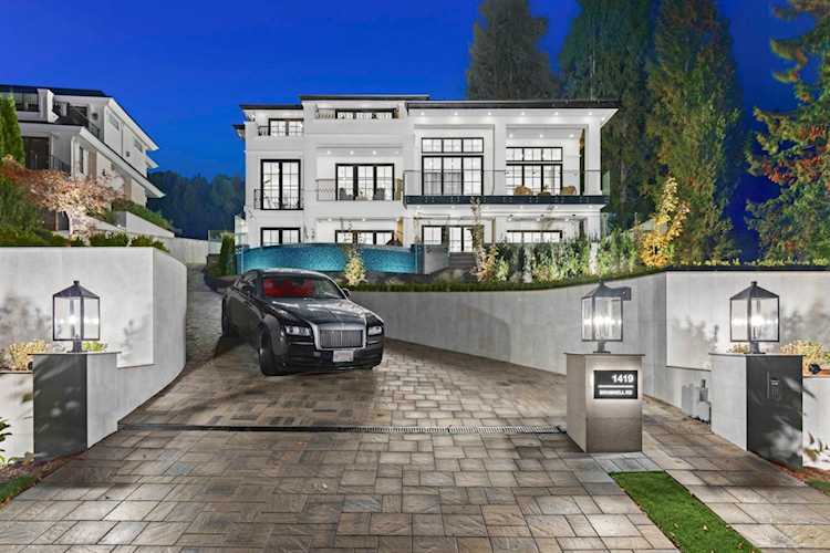 1419 Bramwell Road West Vancouver, BC V7S 2N8