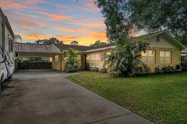 12009 Midlake Dr Tampa, FL 33612