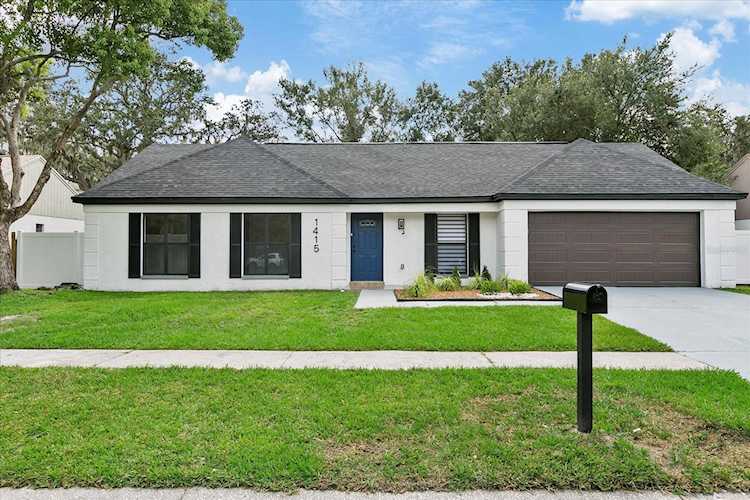 1415 Peachfield Dr Valrico, FL 33596