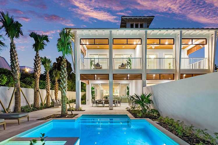 913 Bond Way Delray Beach, FL 33483