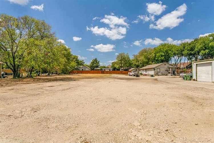 415 Jones Street Grapevine, TX 76051