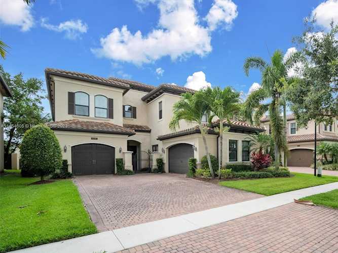 8248 Lost Creek Ln Delray Beach, FL 33446